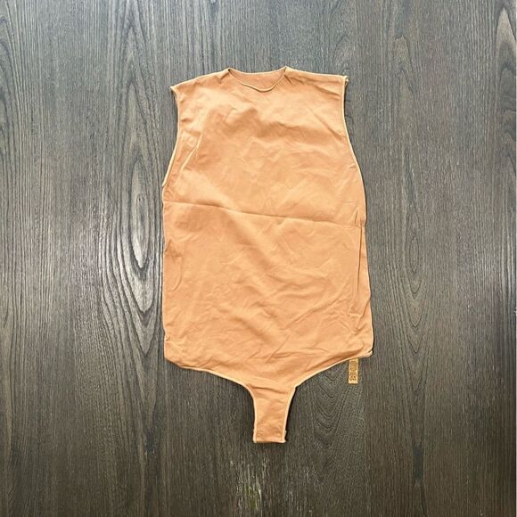 NWOT SKIMS Essential Crew Neck Sleeveless Bodysuit Orange - Size S/M - Picture 1 of 8